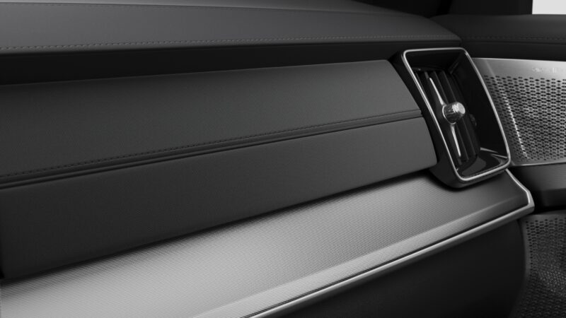 フラッグシップSUVに「ブラックエディション」登場　ボルボXC90