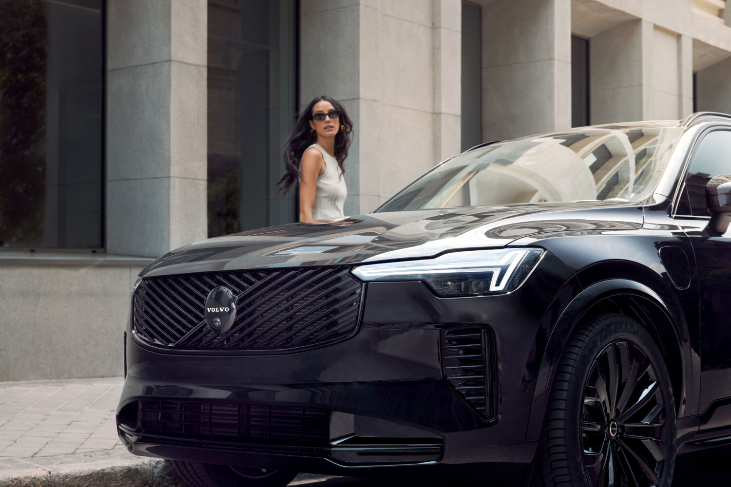フラッグシップSUVに「ブラックエディション」登場 ボルボXC90