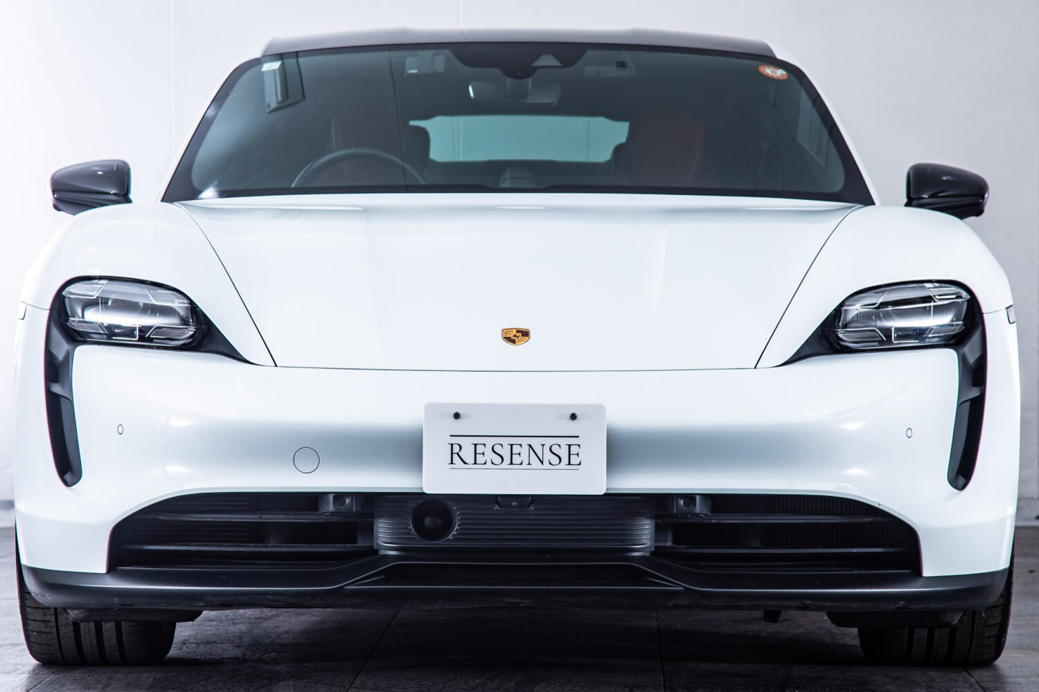 タイカン 4SパフォーマンスBattery+ 4シート4WD