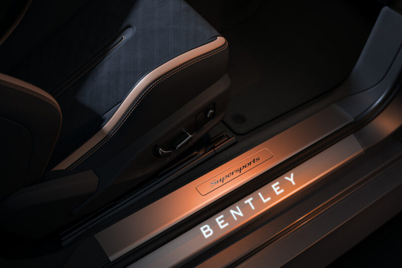 究極のドライビングを ベントレー・コンチネンタルGT 世界限定500台の2シーター