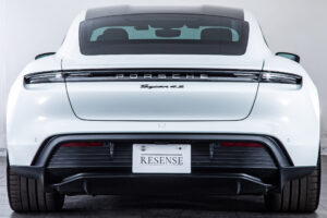 タイカン 4SパフォーマンスBattery+ 4シート4WD