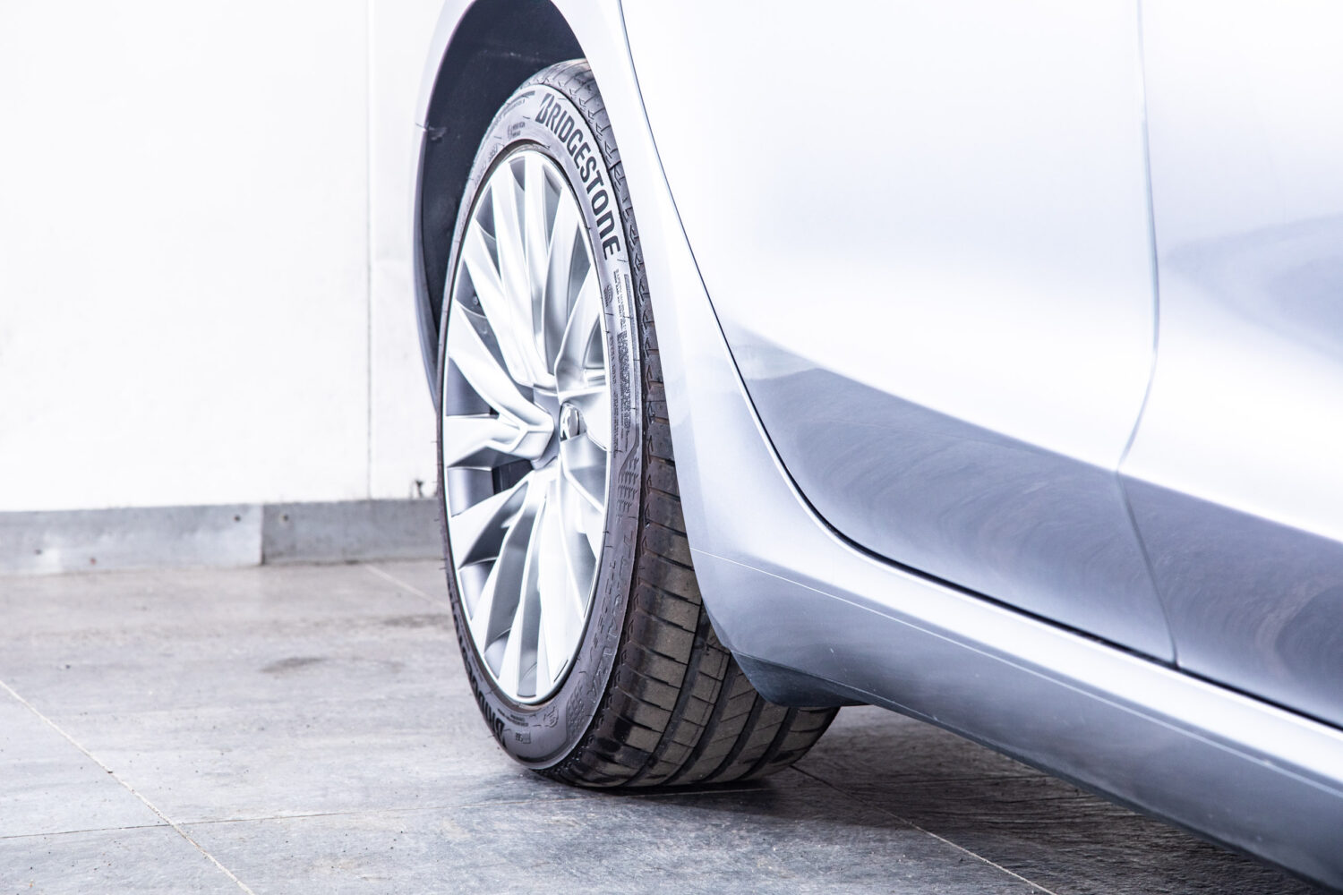 テスラ モデル3 RWD