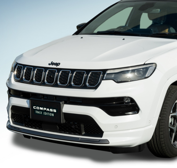 100台限定　ジープ・コンパス・トラックエディション　精悍な外装の特別限定車
