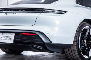 タイカン 4SパフォーマンスBattery+ 4シート4WD