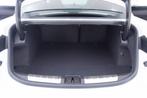 タイカン 4SパフォーマンスBattery+ 4シート4WD