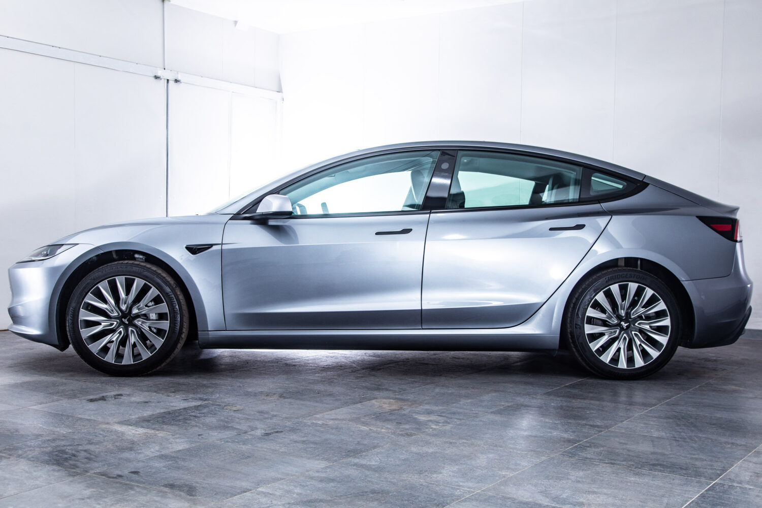 テスラ モデル3 RWD