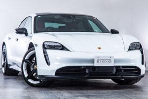 タイカン 4SパフォーマンスBattery+ 4シート4WD