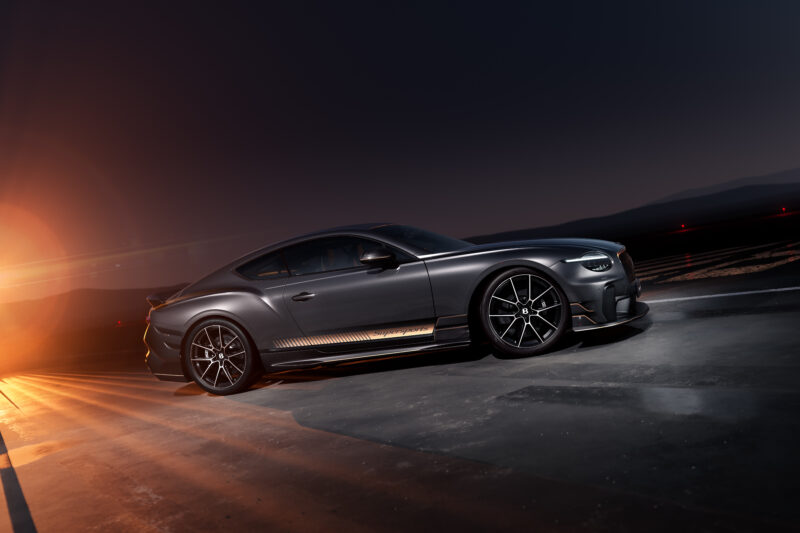 究極のドライビングを ベントレー・コンチネンタルGT 世界限定500台の2シーター