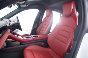 タイカン 4SパフォーマンスBattery+ 4シート4WD