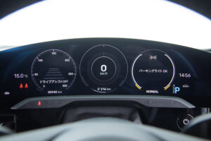 タイカン 4SパフォーマンスBattery+ 4シート4WD