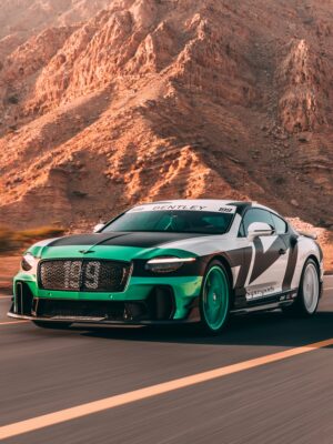 ベントレー・スーパースポーツ　ドバイ開催のエクスクルーシブイベントに登場