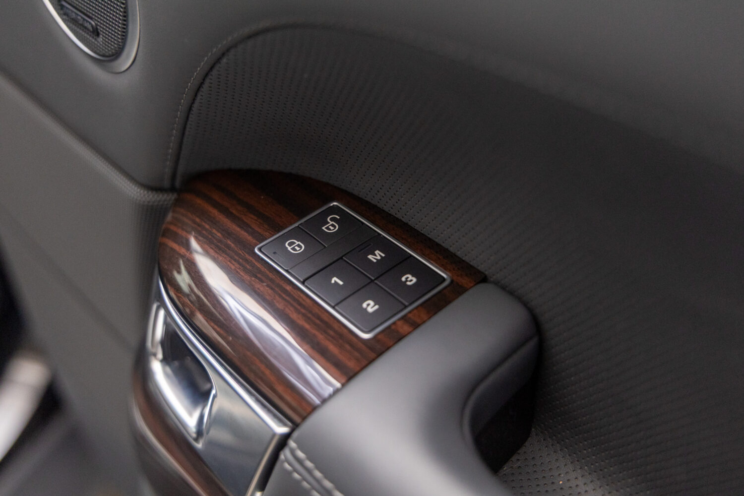 レンジローバー SVオートバイオグラフィー ロングホイールベース