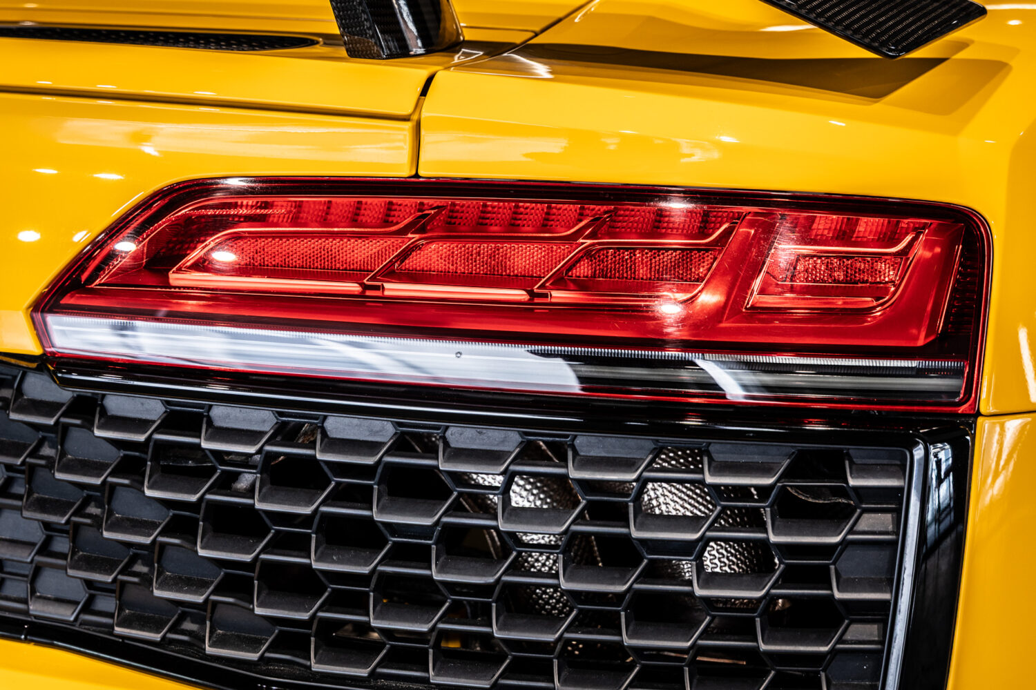 R8 V10 パフォーマンス 5.2 FSI クワトロ Sトロニック