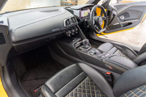 R8 V10 パフォーマンス 5.2 FSI クワトロ Sトロニック