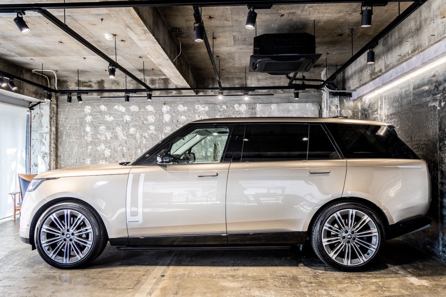 レンジローバー オートバイオグラフィー P530 LWB 7人乗り