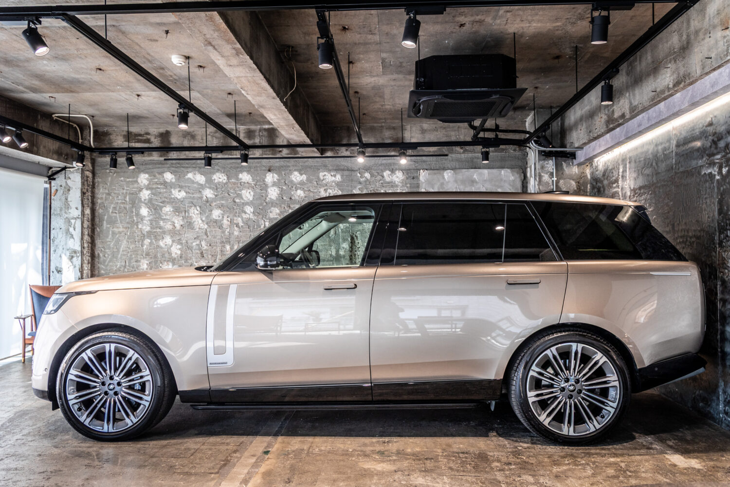 レンジローバー オートバイオグラフィー P530 LWB 7人乗り