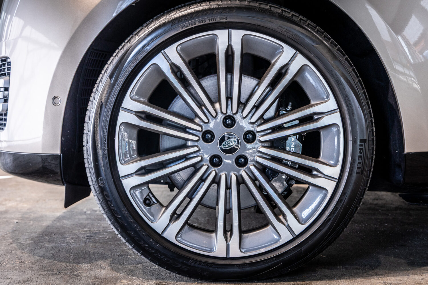 レンジローバー オートバイオグラフィー P530 LWB 7人乗り