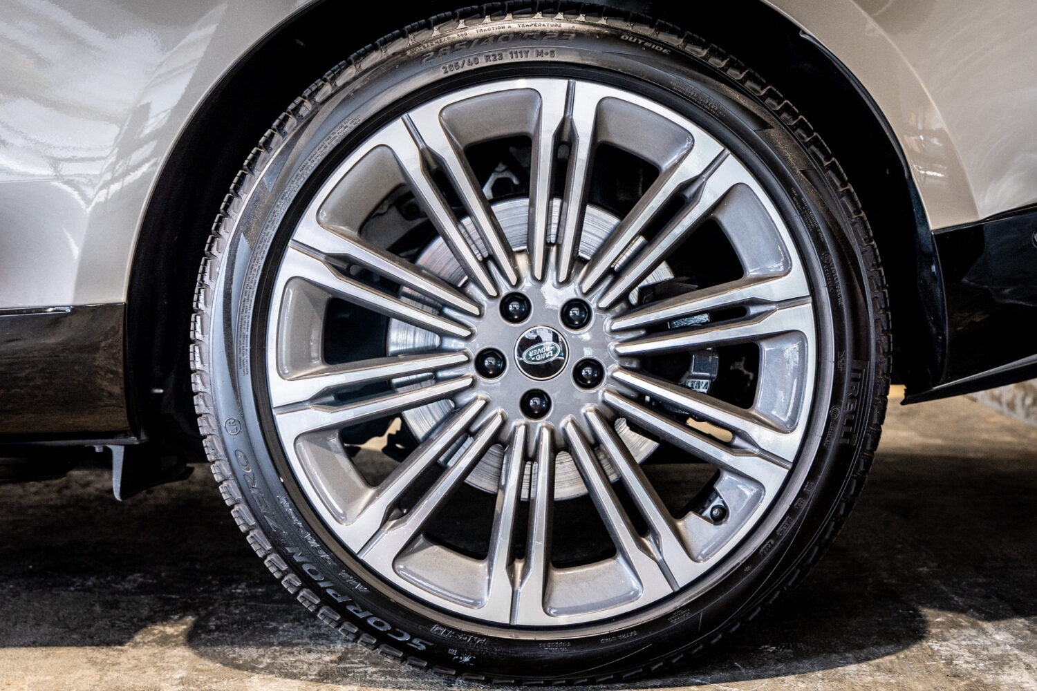 レンジローバー オートバイオグラフィー P530 LWB 7人乗り