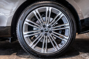 レンジローバー オートバイオグラフィー P530 LWB 7人乗り