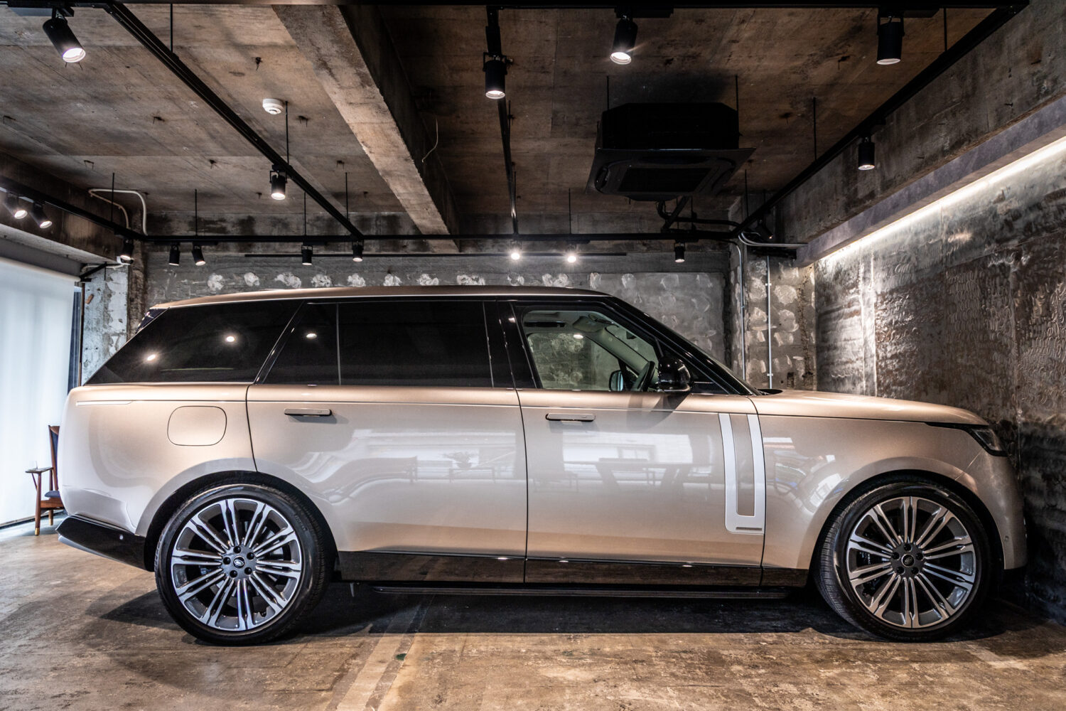 レンジローバー オートバイオグラフィー P530 LWB 7人乗り