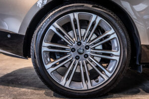 レンジローバー オートバイオグラフィー P530 LWB 7人乗り