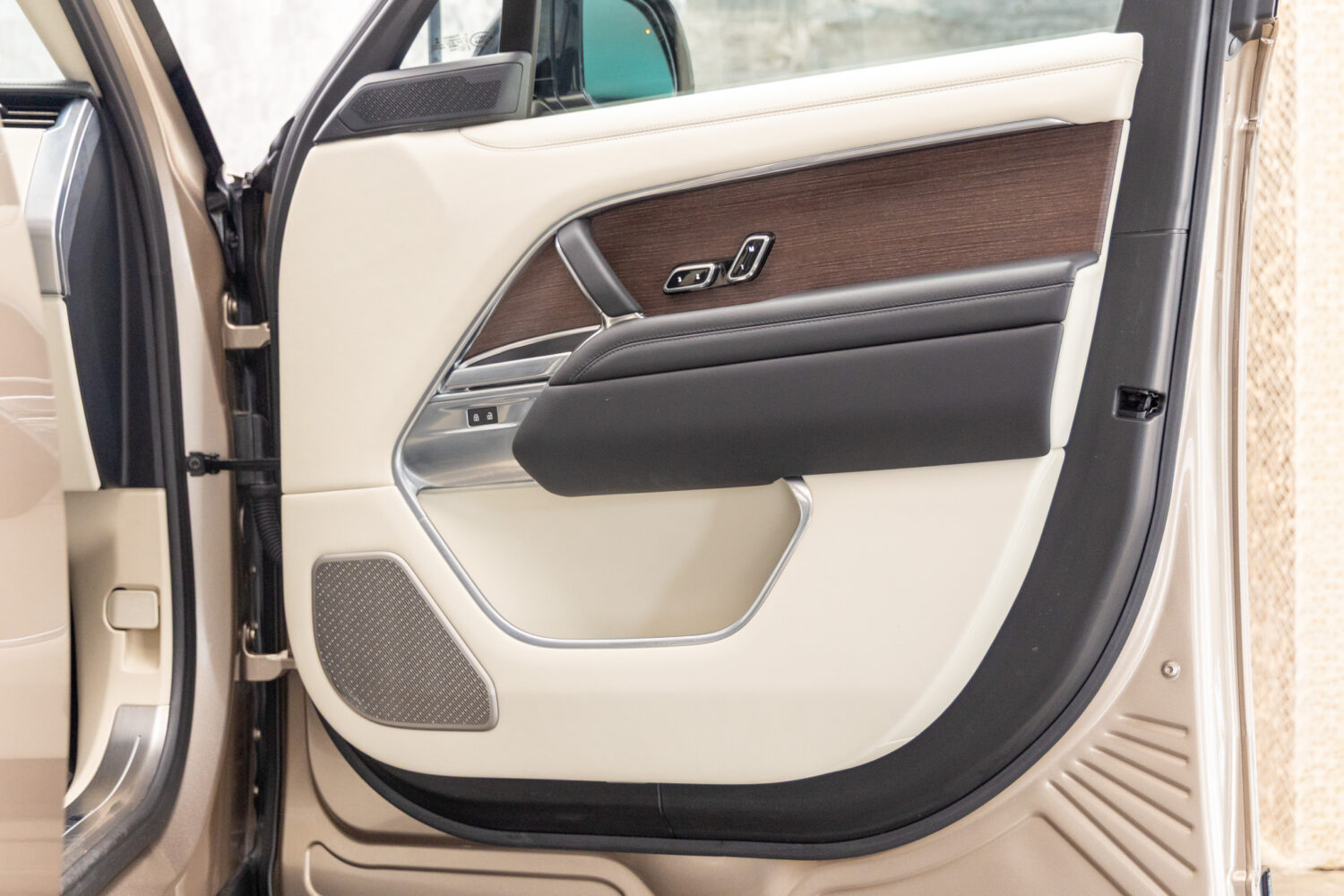 レンジローバー オートバイオグラフィー P530 LWB 7人乗り