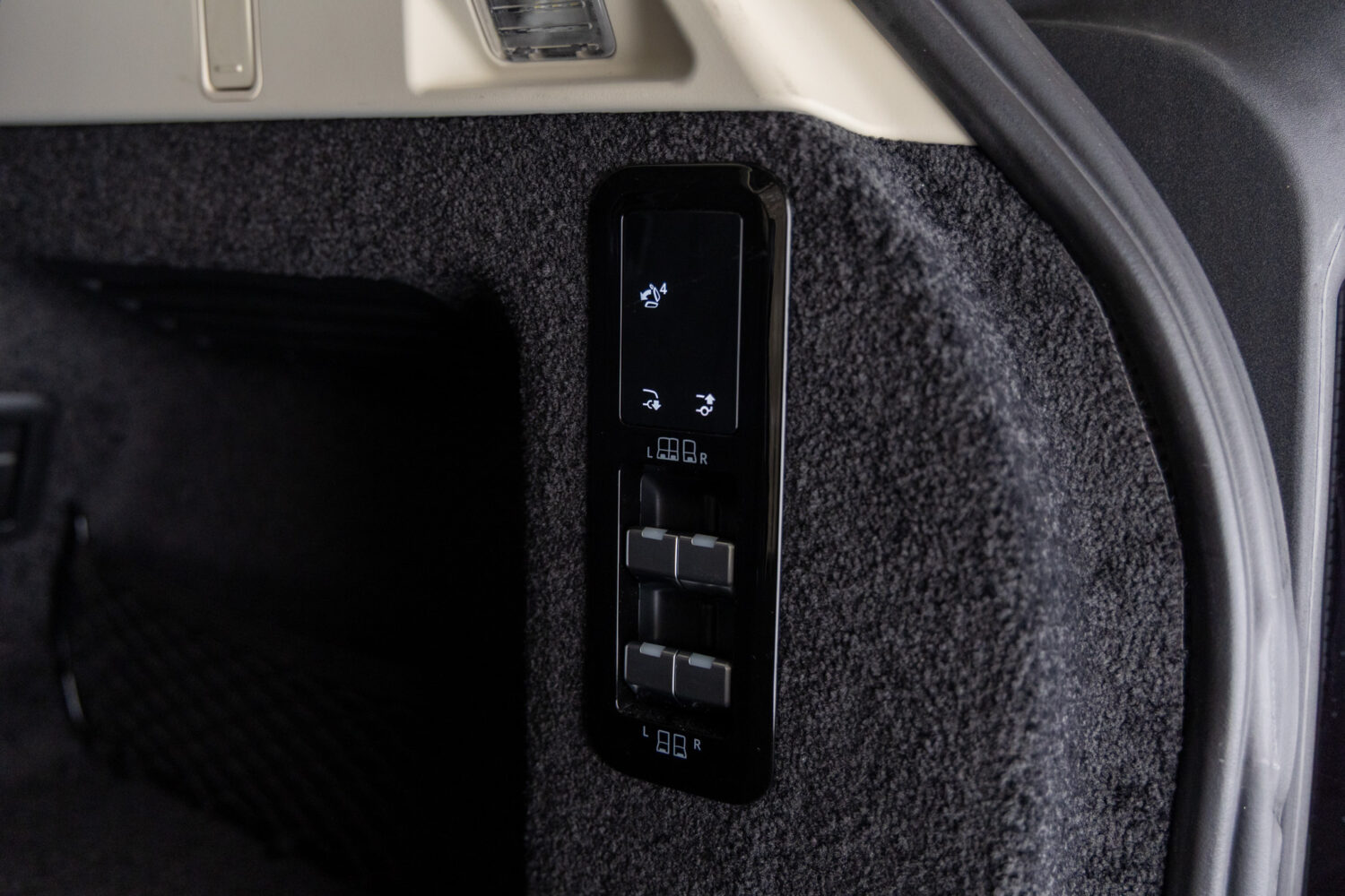 レンジローバー オートバイオグラフィー P530 LWB 7人乗り