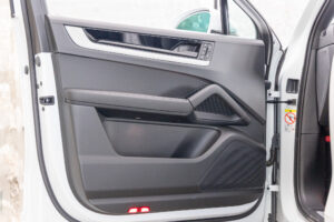 カイエンクーペ 3.0 ティプトロニックS リアコンフォートベンチシート 4WD