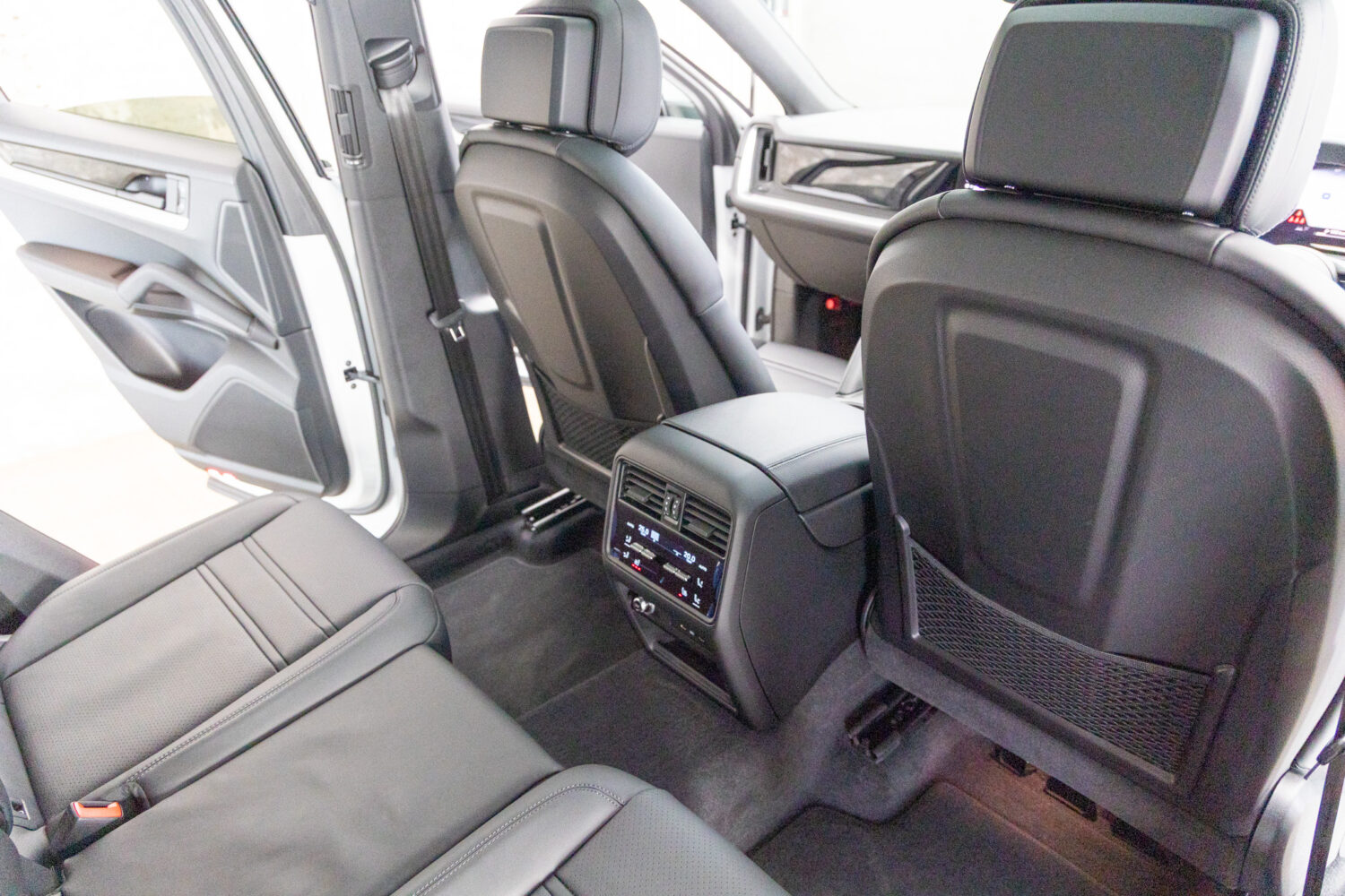 カイエンクーペ 3.0 ティプトロニックS リアコンフォートベンチシート 4WD