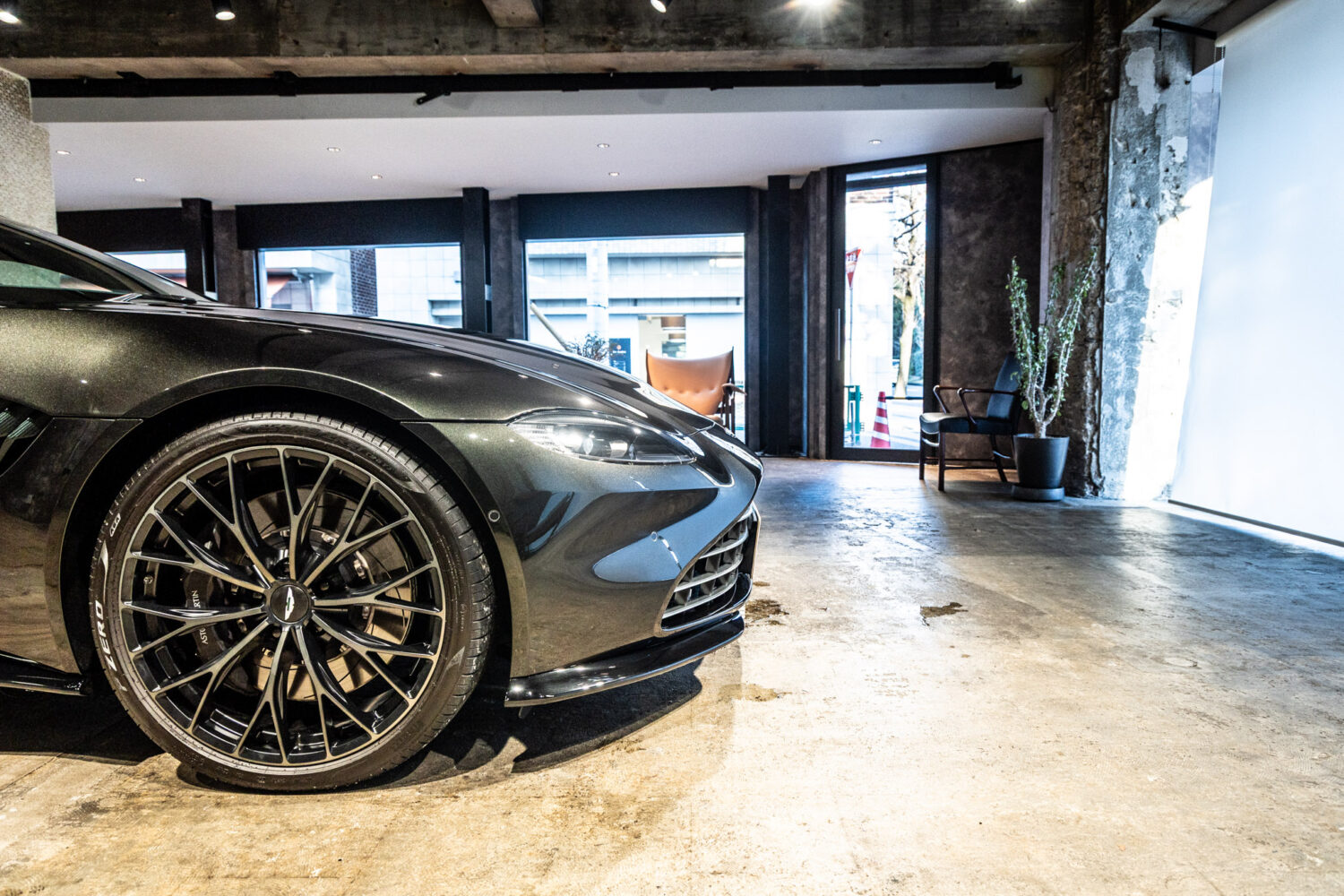 ヴァンテージ 110th Anniversary Midnight edition