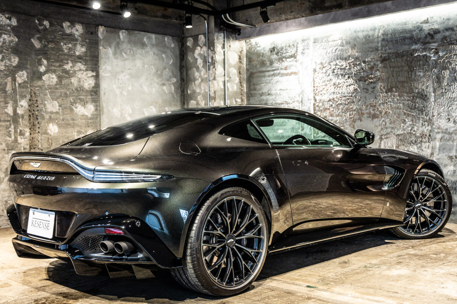 ヴァンテージ 110th Anniversary Midnight edition