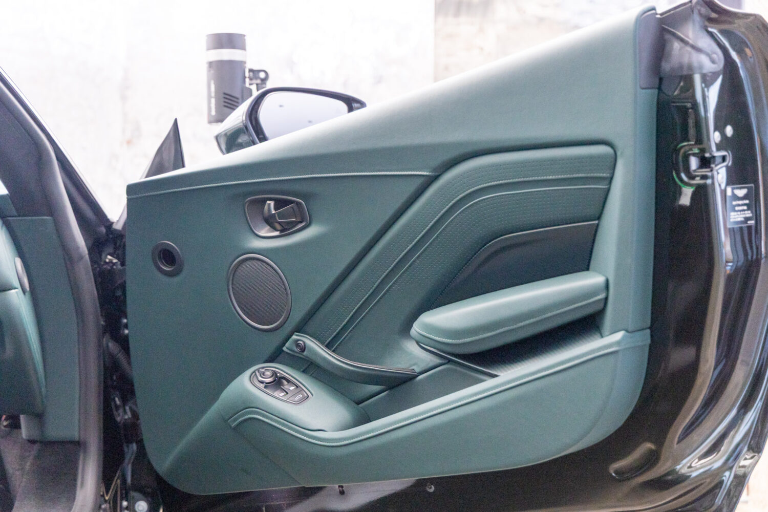 ヴァンテージ 110th Anniversary Midnight edition