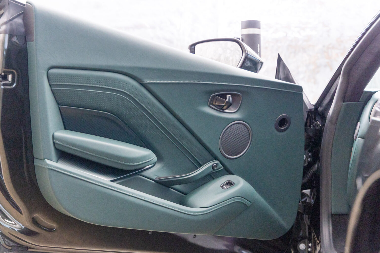 ヴァンテージ 110th Anniversary Midnight edition