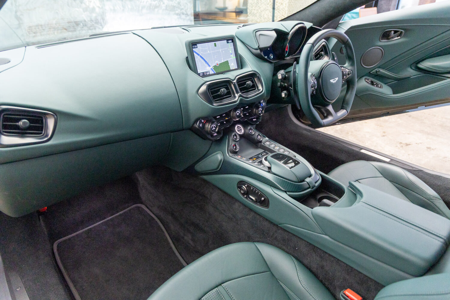 ヴァンテージ 110th Anniversary Midnight edition