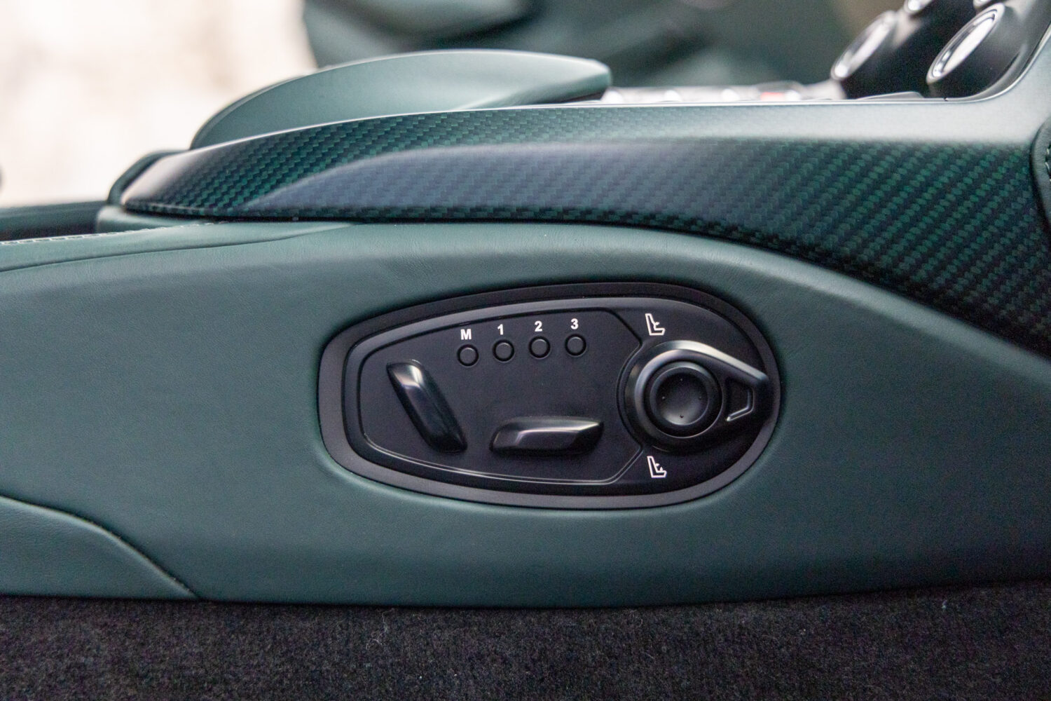 ヴァンテージ 110th Anniversary Midnight edition