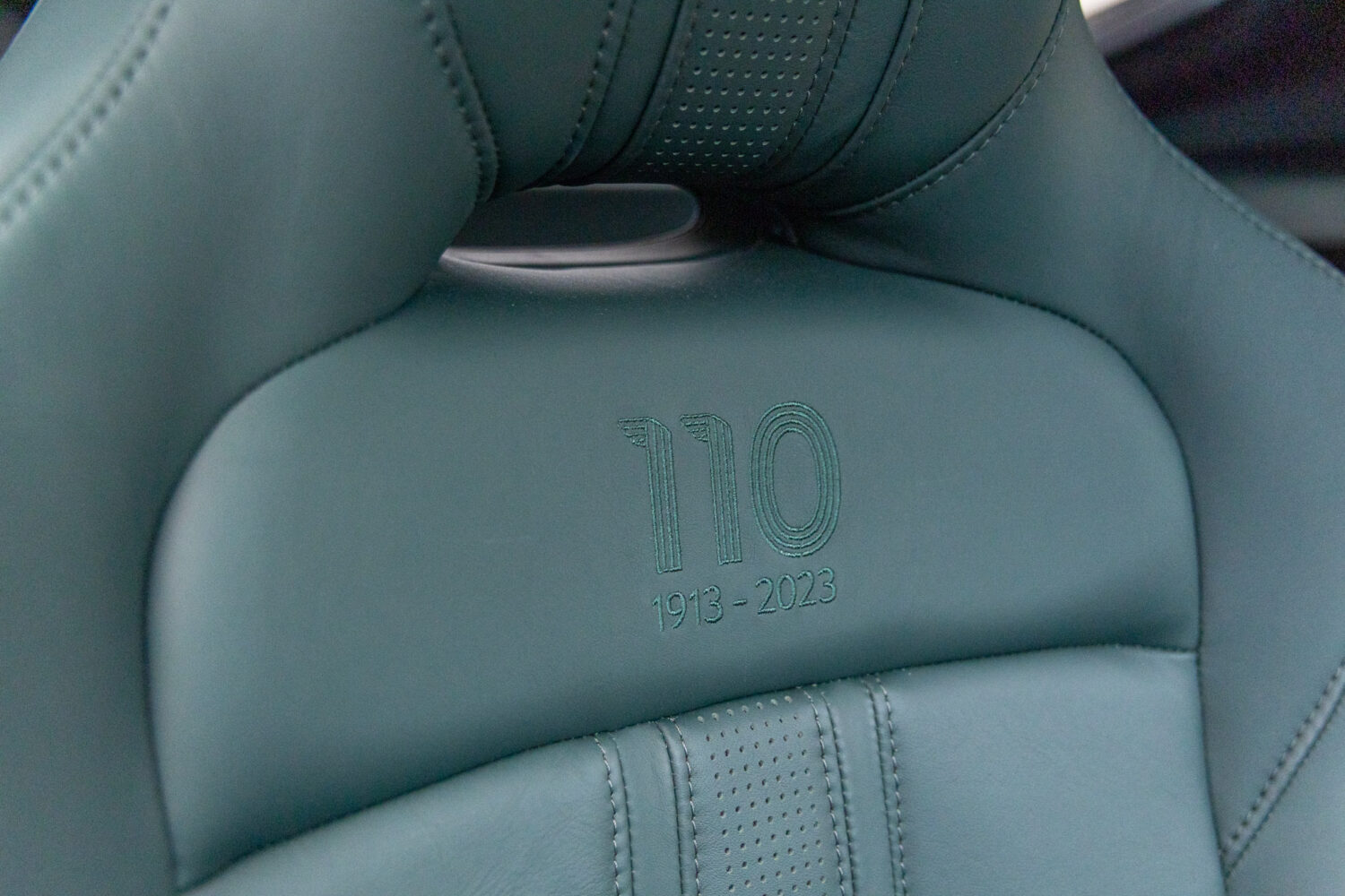 ヴァンテージ 110th Anniversary Midnight edition