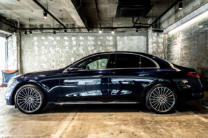 Eクラス E300エクスクルーシブ AMGライン(ISG)