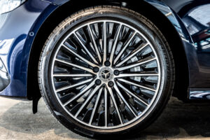 Eクラス E300エクスクルーシブ AMGライン(ISG)