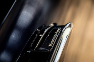 Eクラス E300エクスクルーシブ AMGライン(ISG)