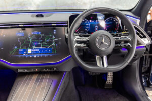 Eクラス E300エクスクルーシブ AMGライン(ISG)