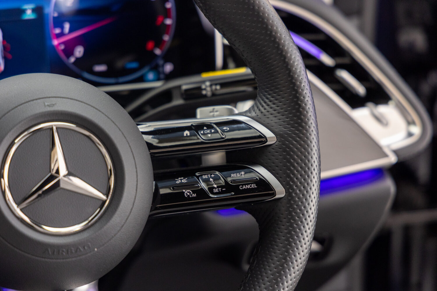 Eクラス E300エクスクルーシブ AMGライン(ISG)