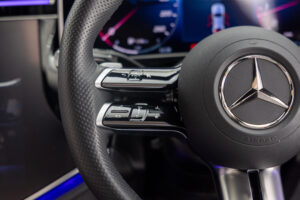 Eクラス E300エクスクルーシブ AMGライン(ISG)