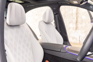 Eクラス E300エクスクルーシブ AMGライン(ISG)