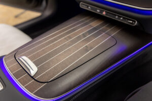 Eクラス E300エクスクルーシブ AMGライン(ISG)