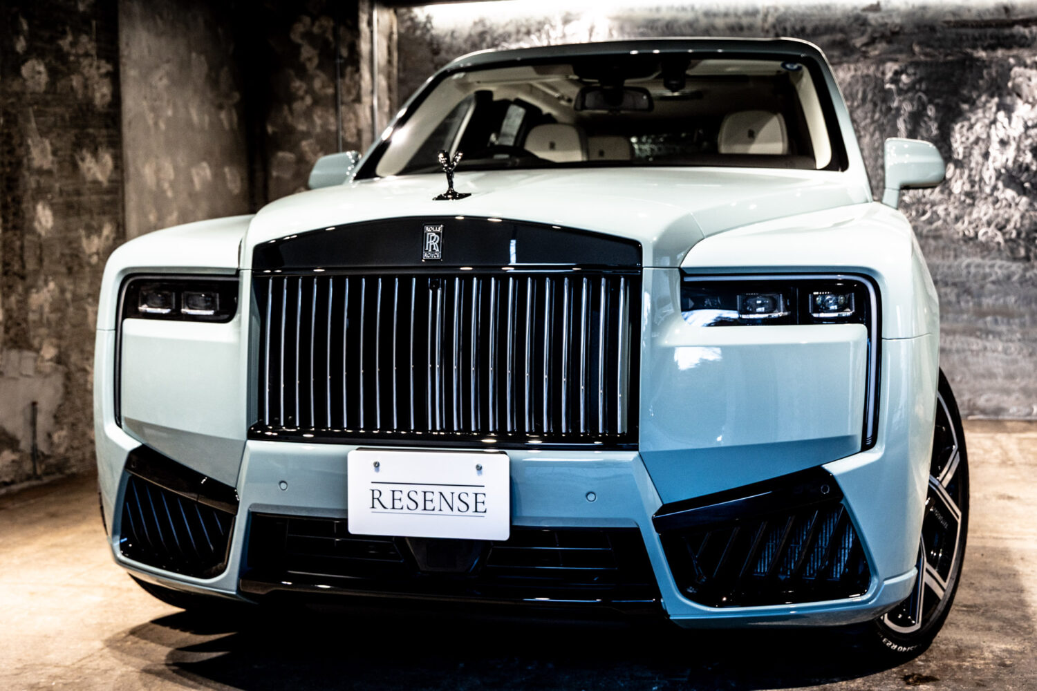 ブラックバッジカリナン 4WD 4名