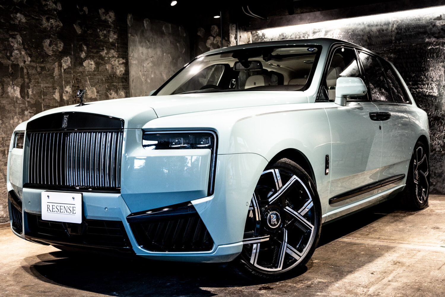 ブラックバッジカリナン 4WD 4名