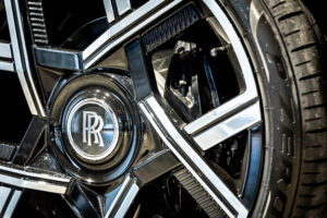 ブラックバッジカリナン 4WD 4名