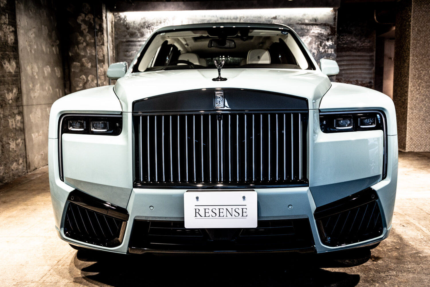 ブラックバッジカリナン 4WD 4名