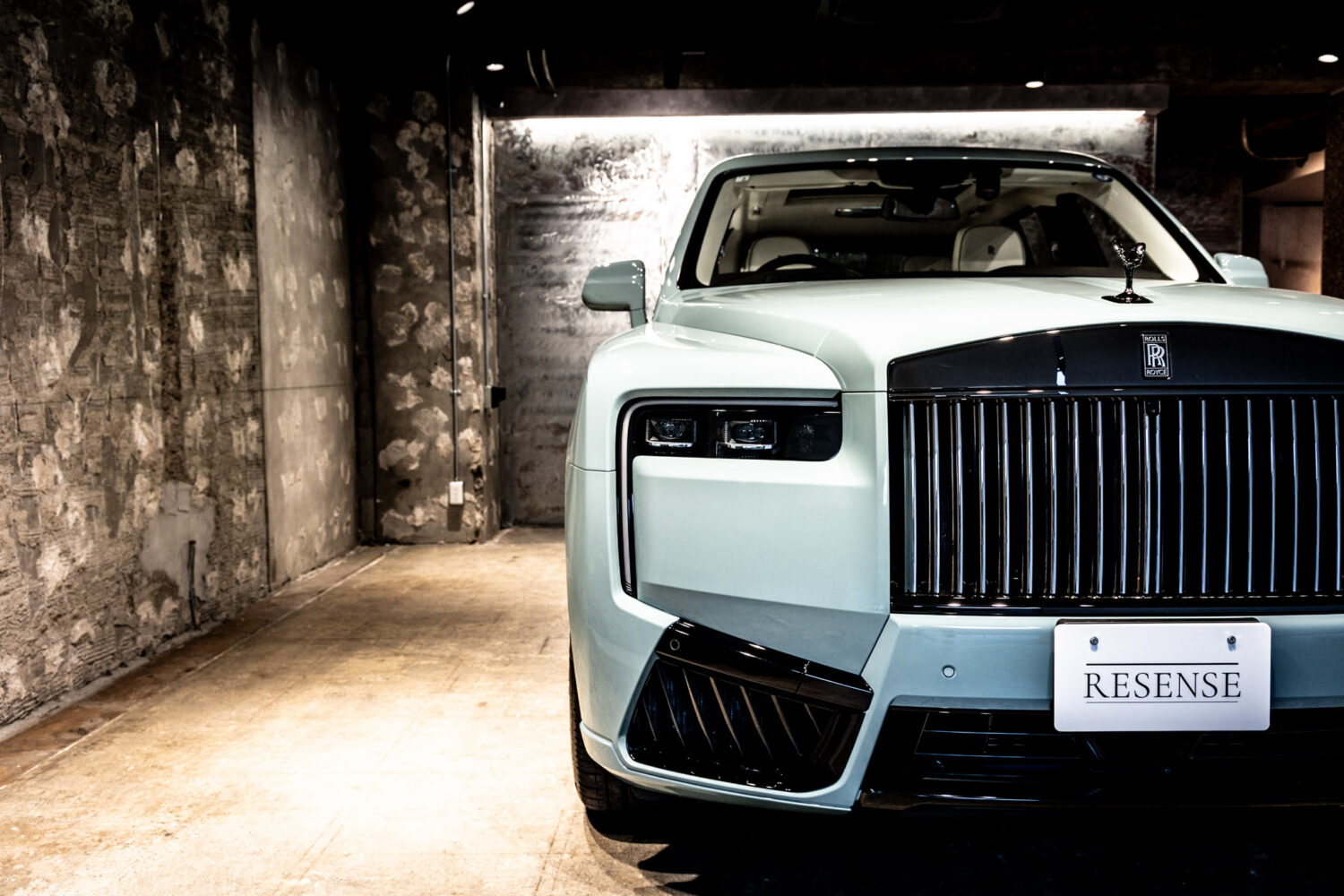 ブラックバッジカリナン 4WD 4名