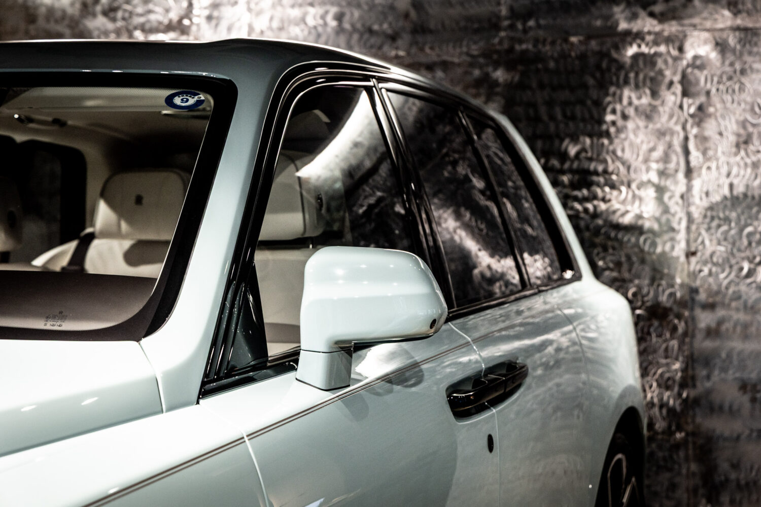 ブラックバッジカリナン 4WD 4名